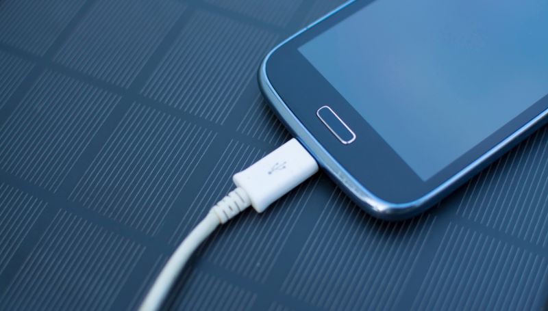 Tidur Nyenyak atau Keselamatan? Peringatan Apple tentang Mengisi Daya iPhone